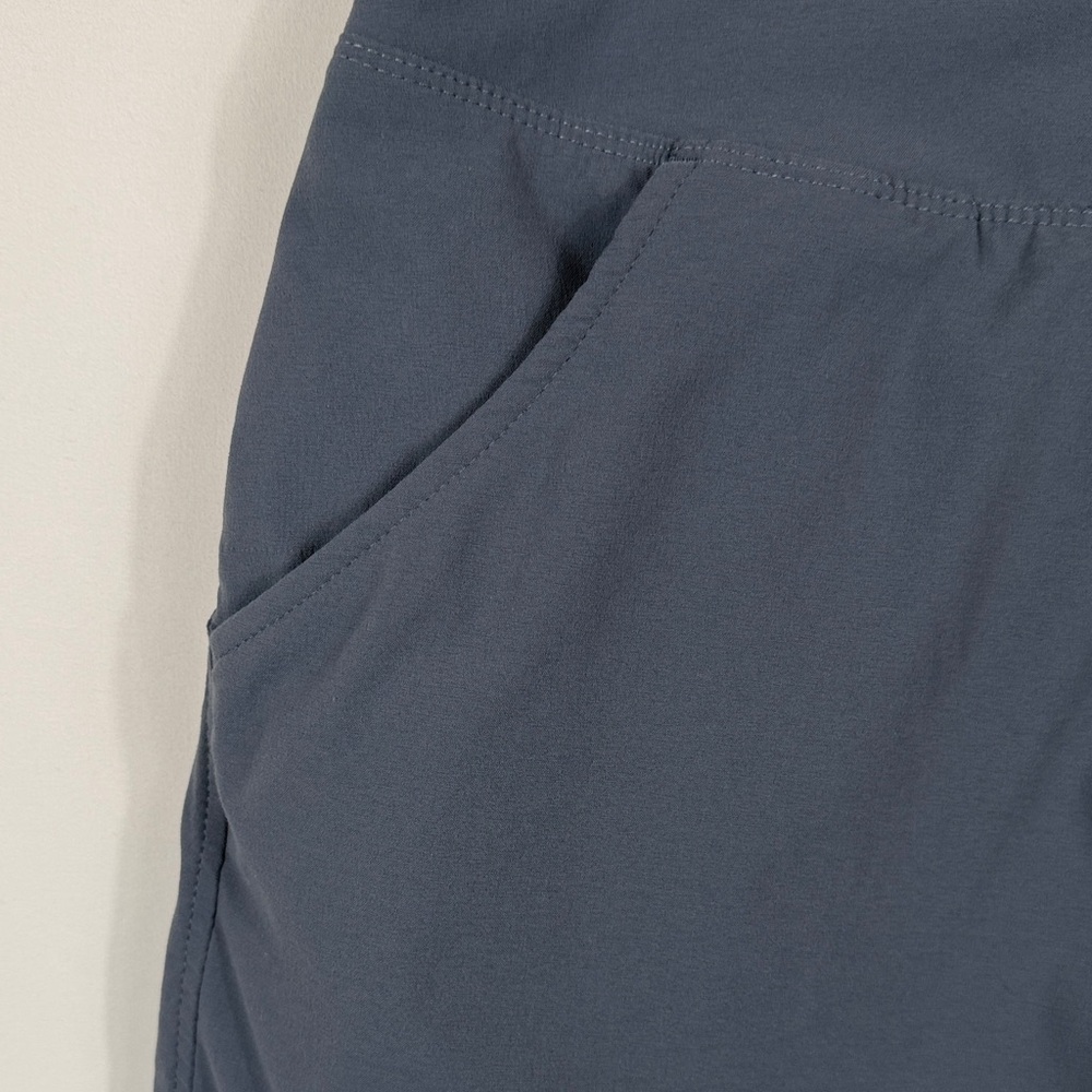 Mountain Hardwear‎ Women's Mini Skort in Slate Gray. Size S. Length: 15 inches - Picture 3 of 8